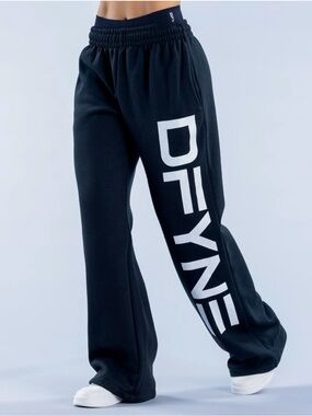 Signature wide leg jogger